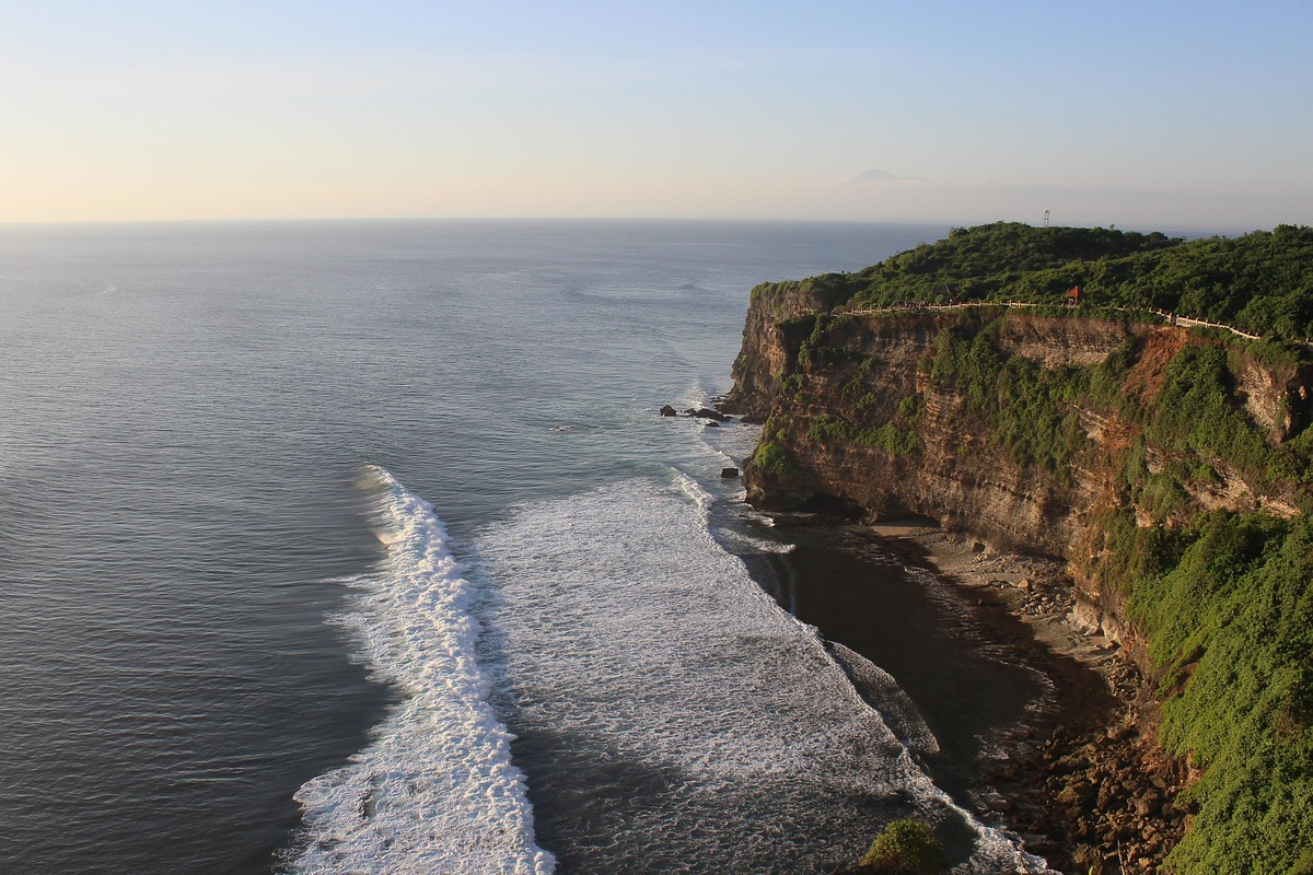 The exotic cliffs at Dreamland Beach in Pecatu, Bali, delight the eyes and offer a sense of tranquility.  | Putu bali spa home care 
