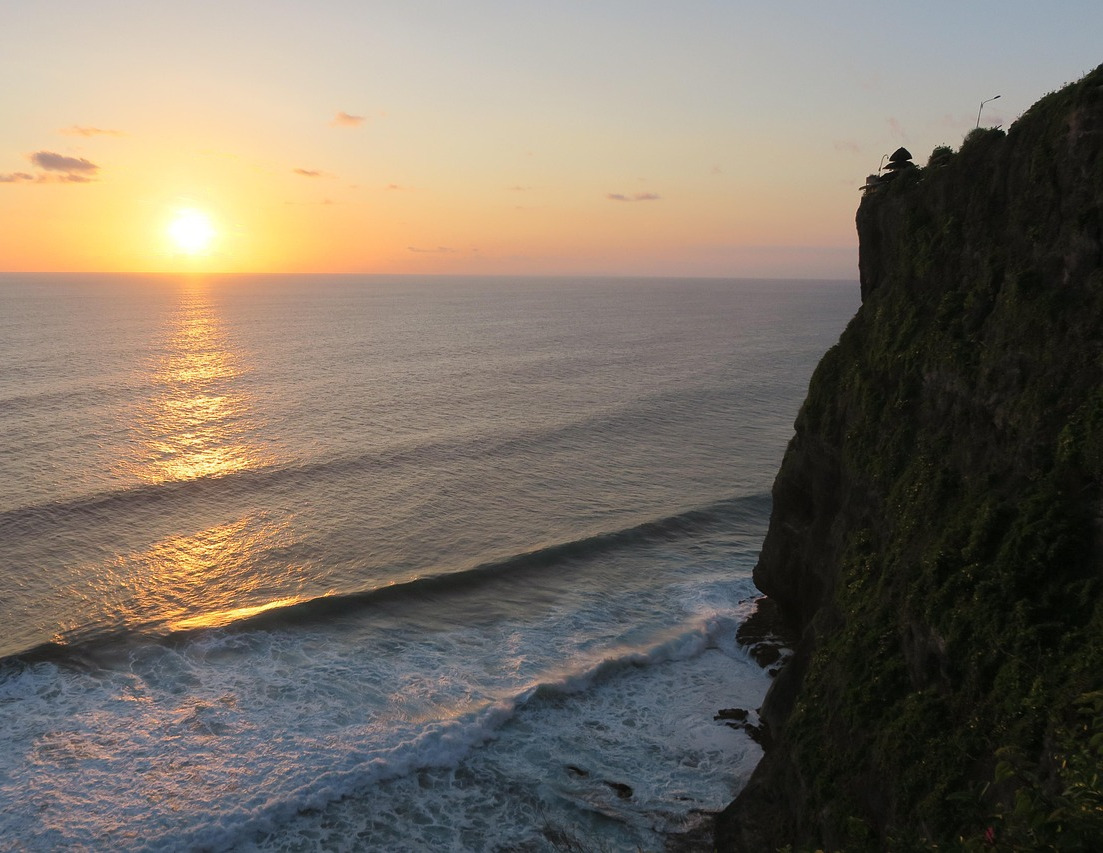 kecak dance uluwatu in tample | putubali spa home care 